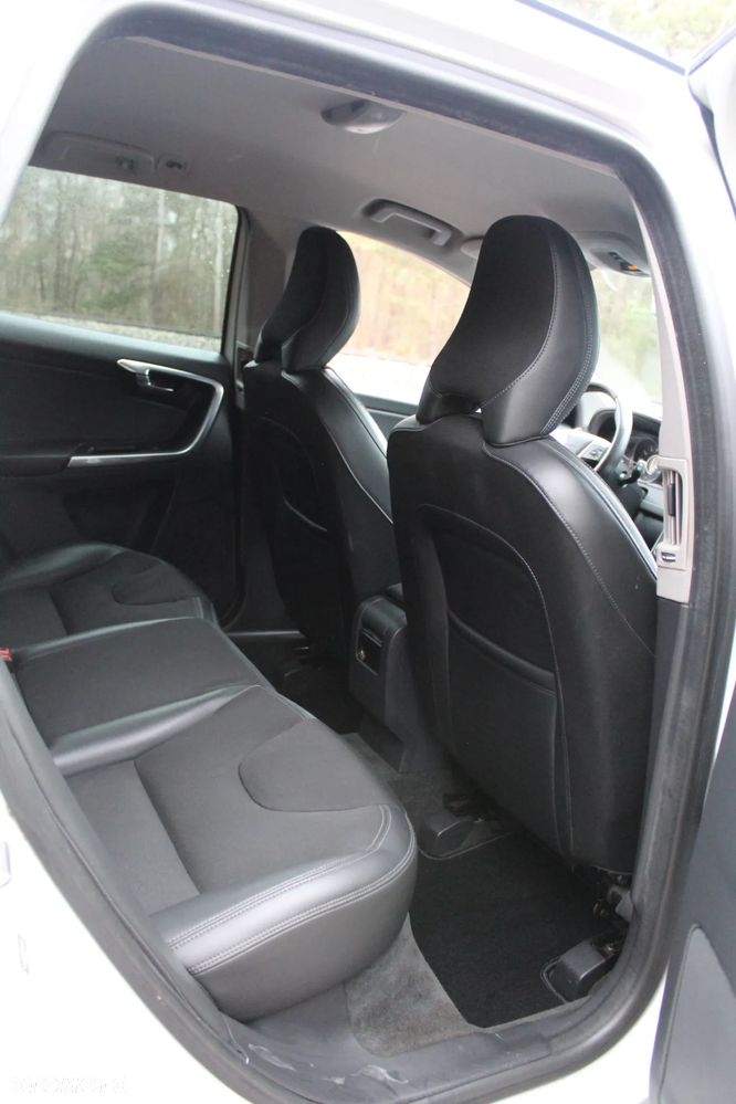 Volvo XC 60 T5 AWD Drive-E Momentum - 16