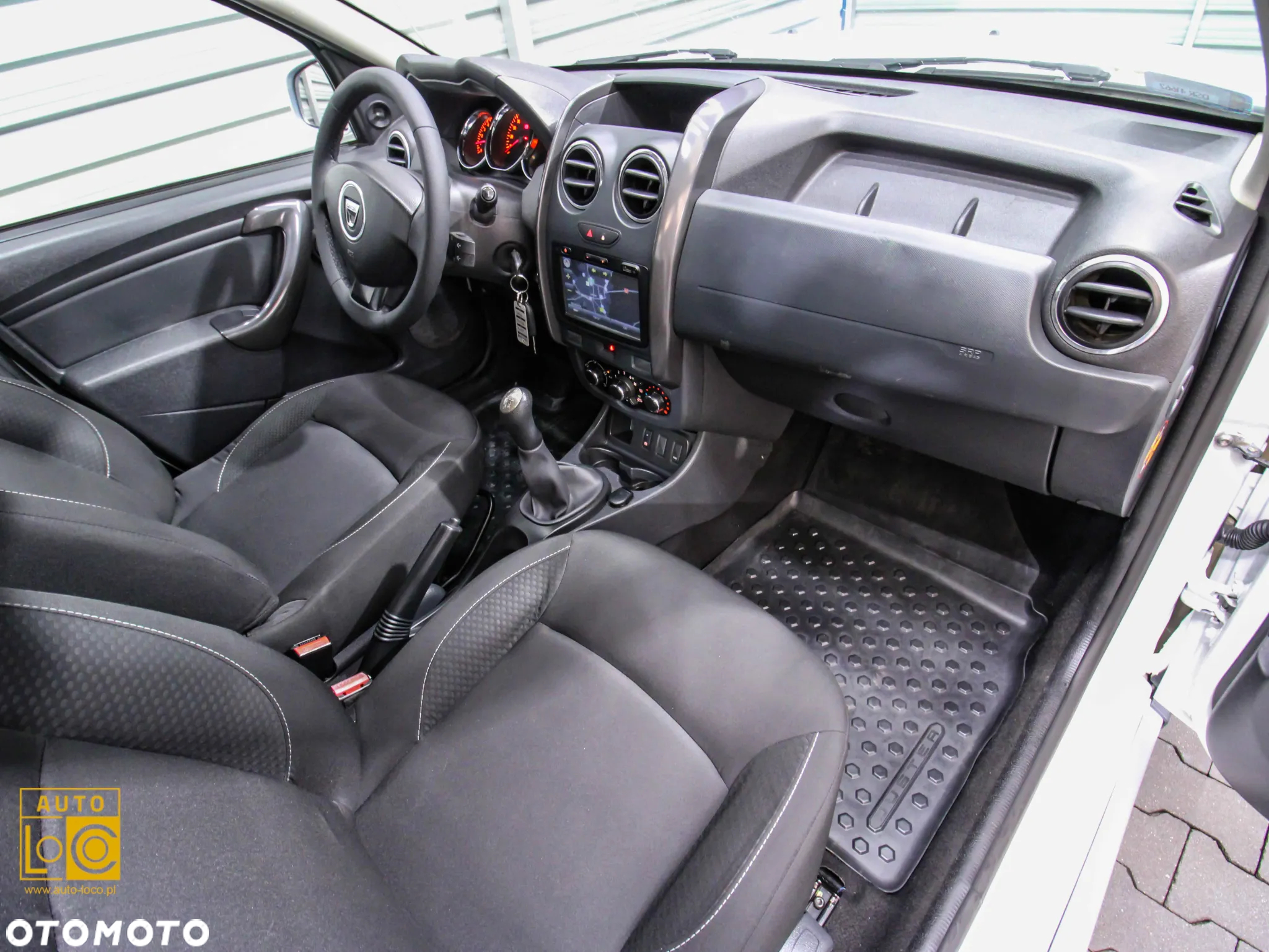 Dacia Duster 1.6 SCe Laureate S&S - 9
