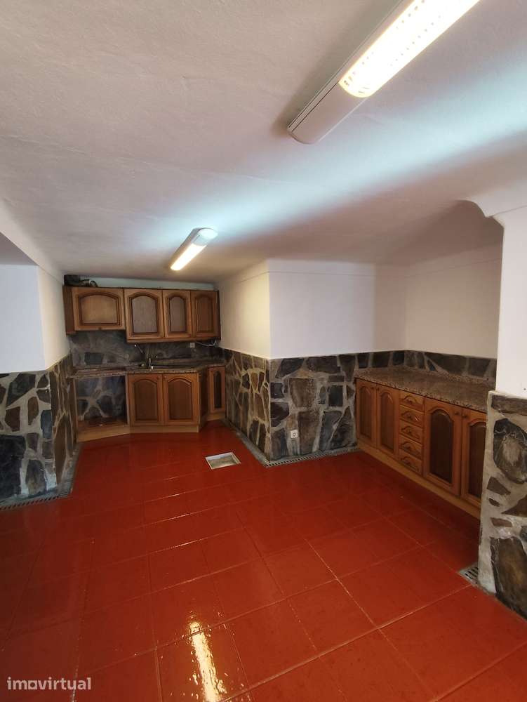 Geminada T3 com terraço e lareira em Lousã - Grande imagem: 3/18