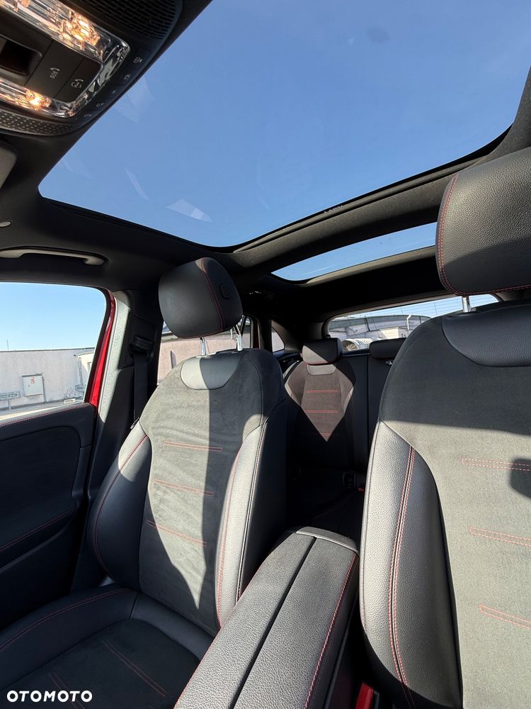 Mercedes-Benz GLA 180 d Business Edition - 32