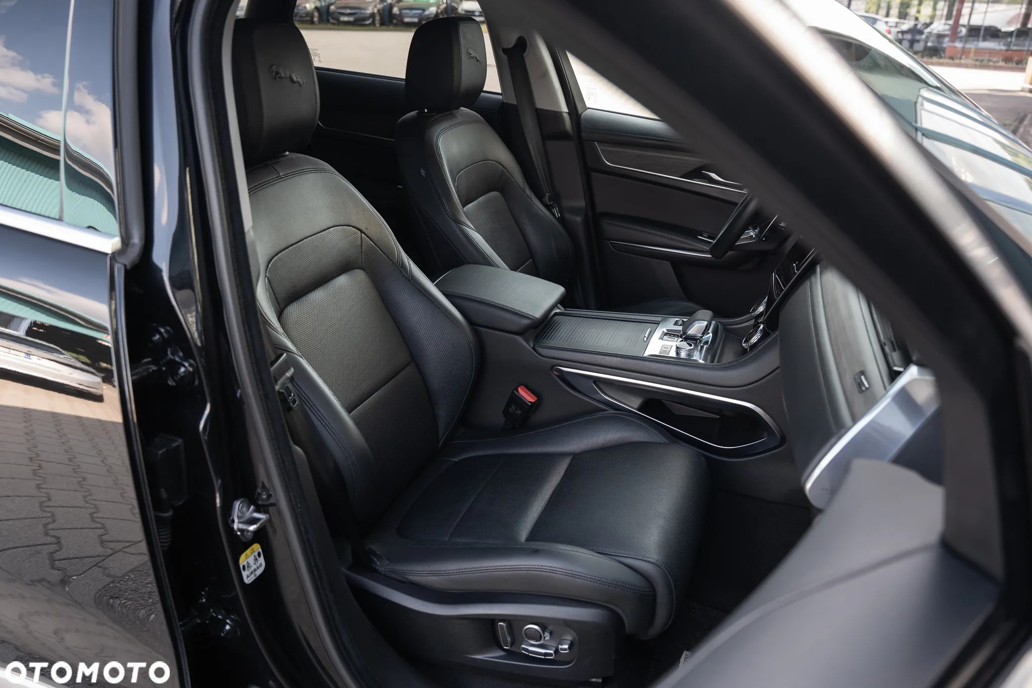 Jaguar F-Pace D200 AWD R-Dynamic HSE - 23