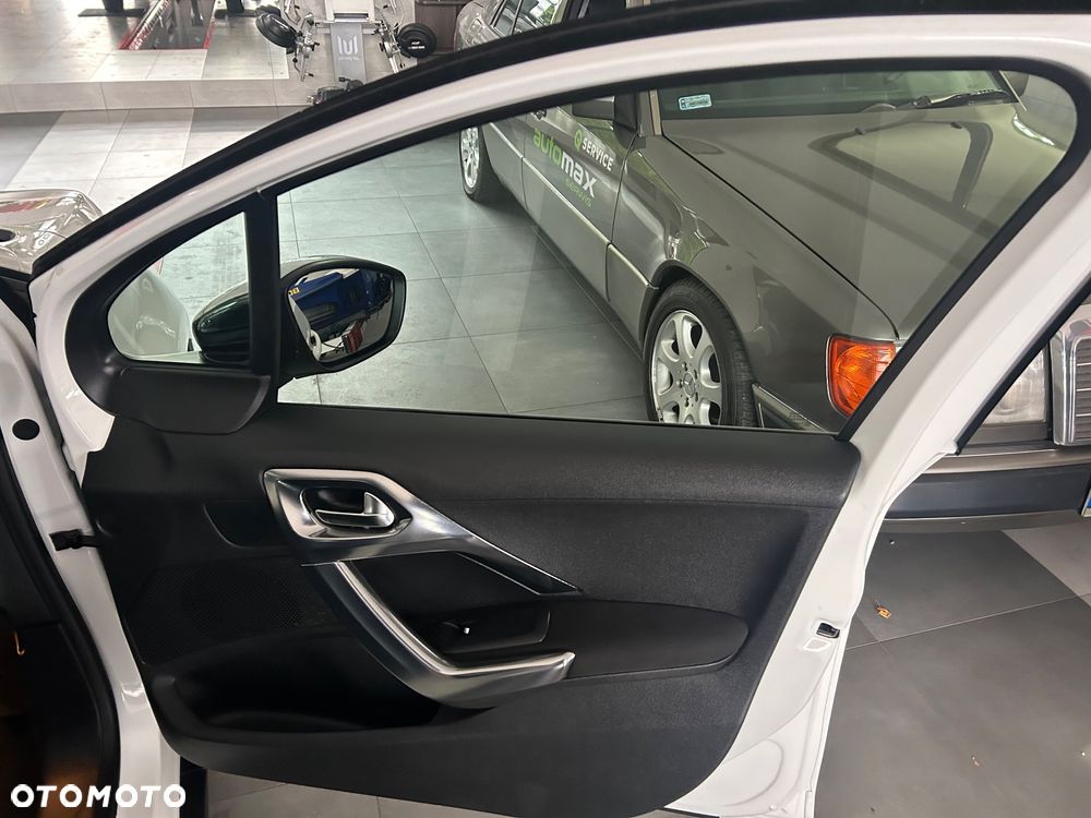 Peugeot 2008 PureTech 82 Access - 30