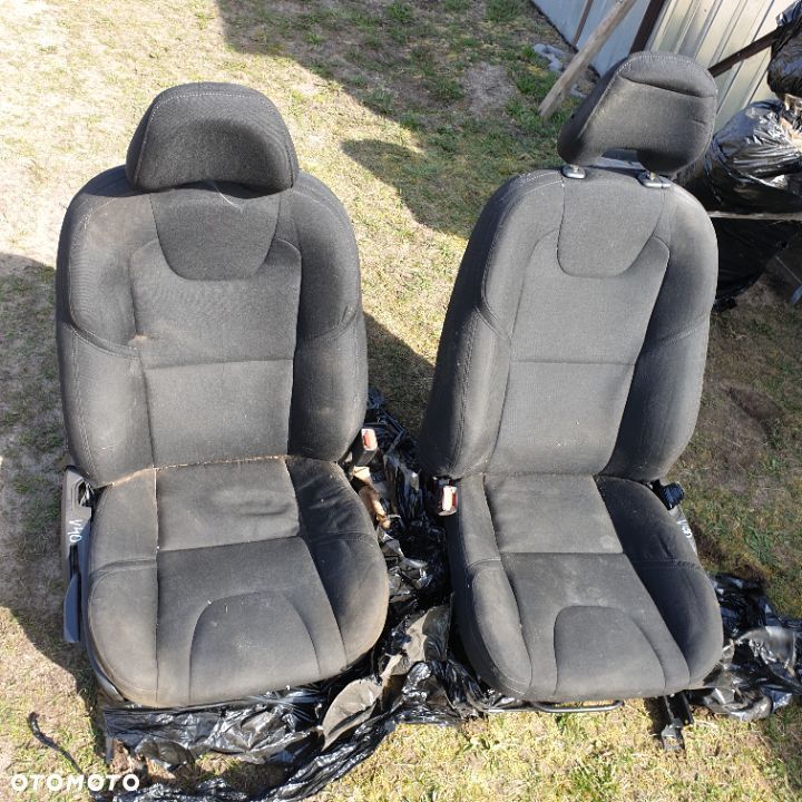 VOLVO V40  POSZYCIE FOTELA LEWE PRAWE - 1
