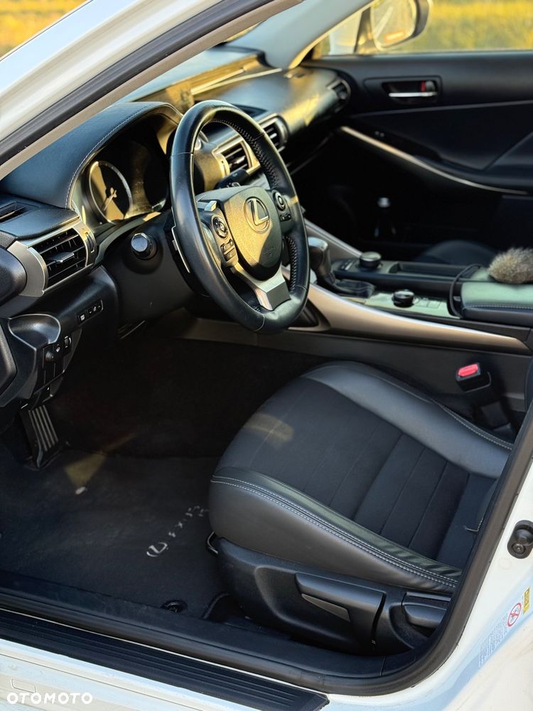 Lexus IS 300h Elite - 6