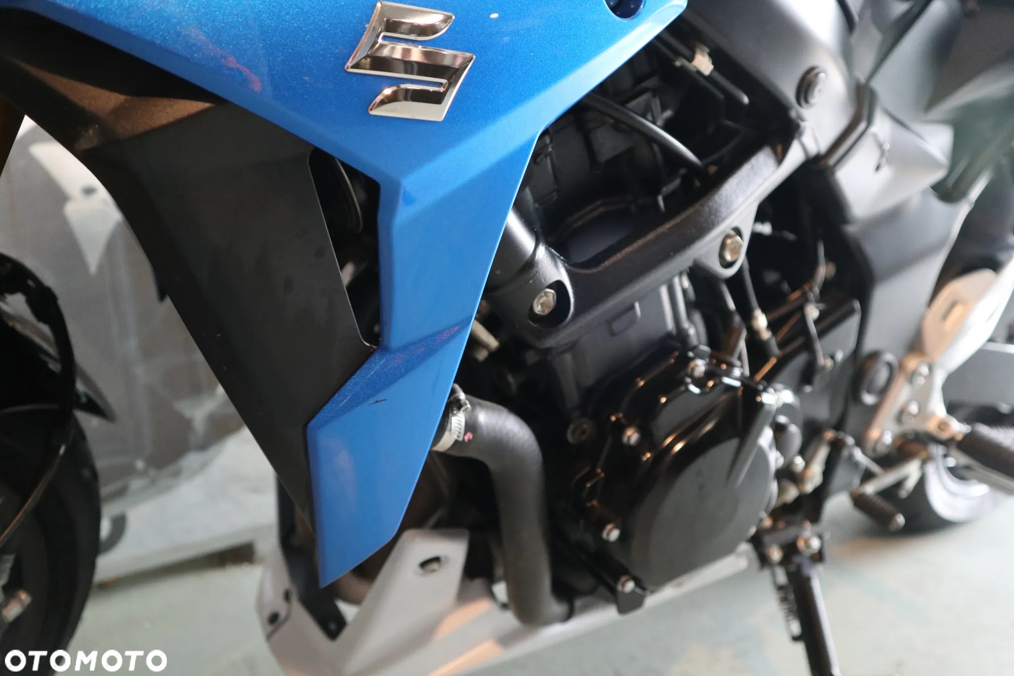 Suzuki GSR - 6