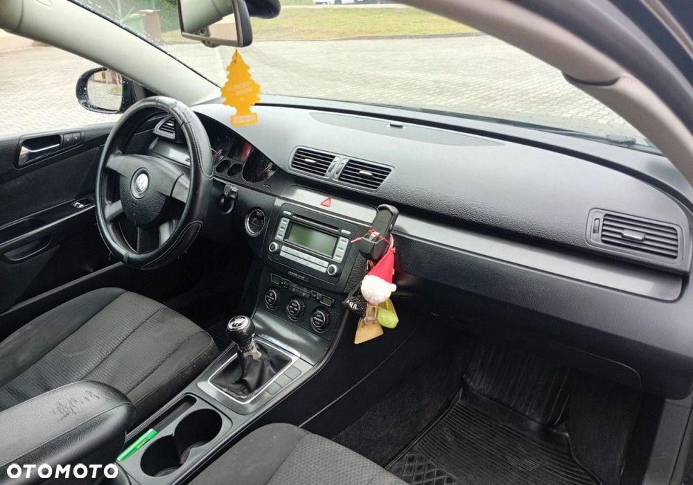 Volkswagen Passat - 14