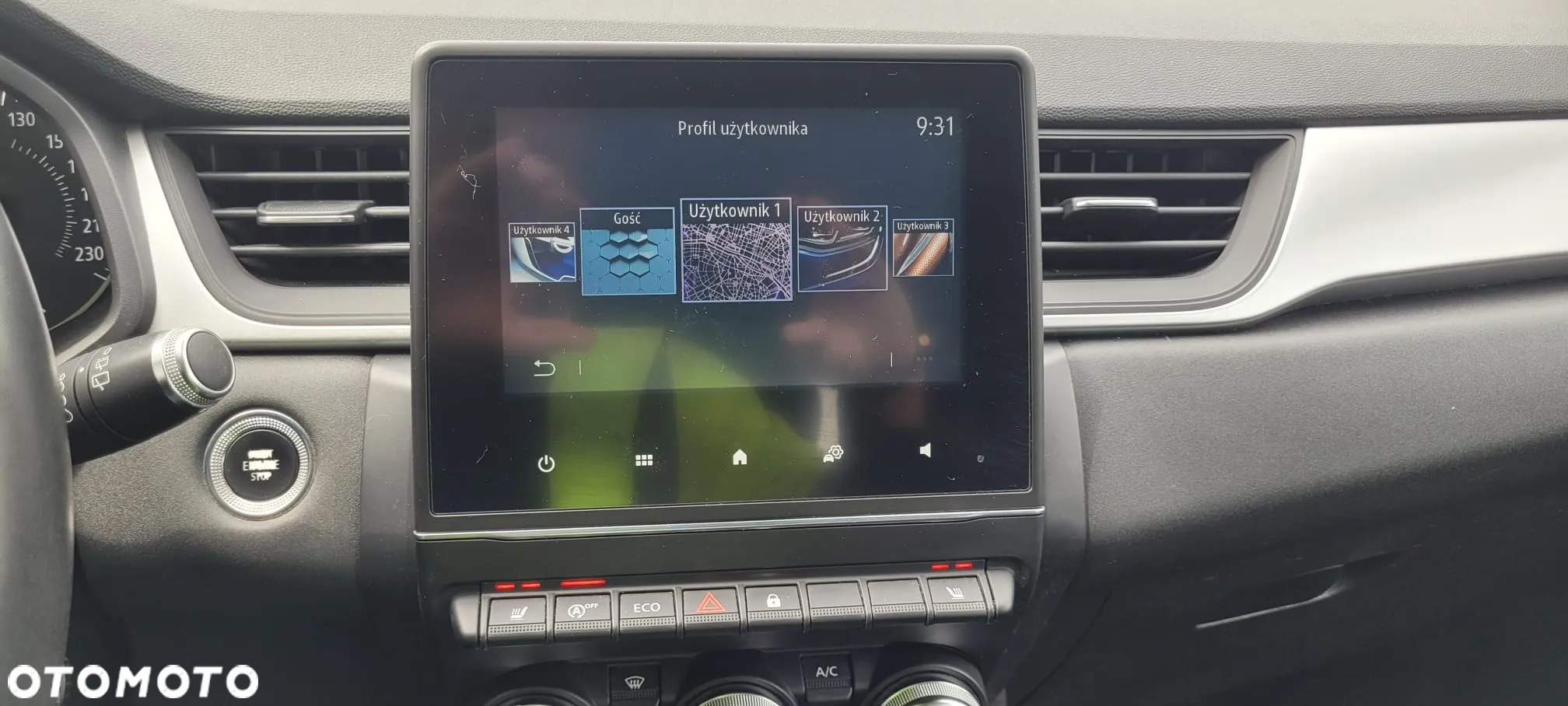 Renault Captur - 36
