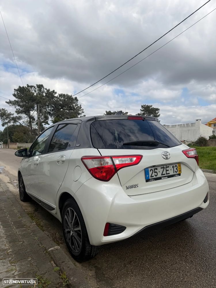 Toyota Yaris 1.0 VVT-i 20 Anos - 5