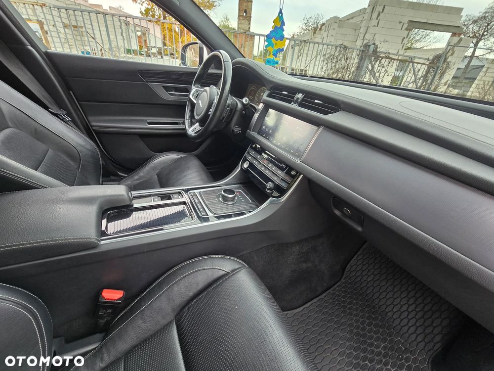 Jaguar XF 2.0 i4D R-Sport - 10