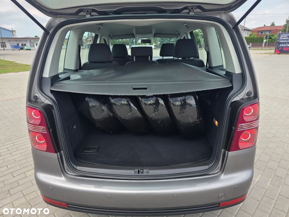 Volkswagen Touran - 18