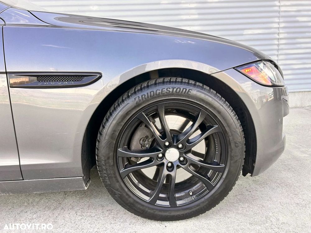 Jaguar XF 35t Prestige - 4