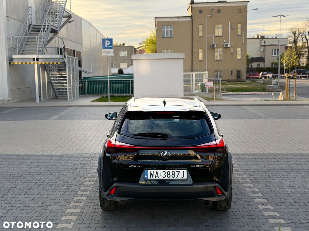 Lexus UX 250h Business Edition - 19