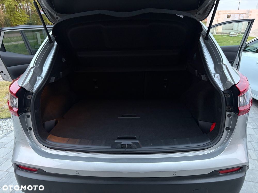 Nissan Qashqai 1.3 DIG-T N-Connecta - 29