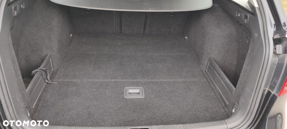 Volkswagen Passat 2.0 TDI DPF BlueMotion Technology Comfortline - 10