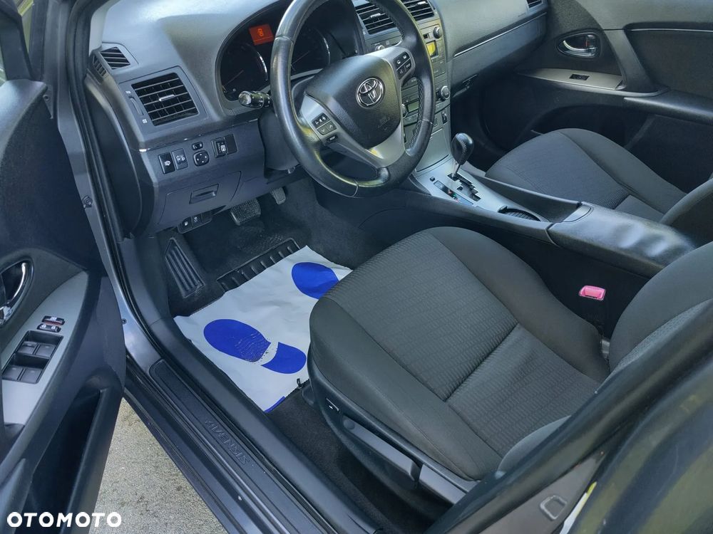 Toyota Avensis - 10