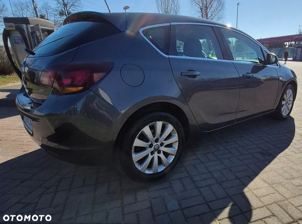 Opel Astra 1.7 CDTI DPF Cosmo - 3