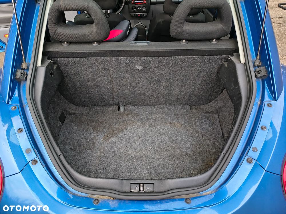 Volkswagen New Beetle - 13