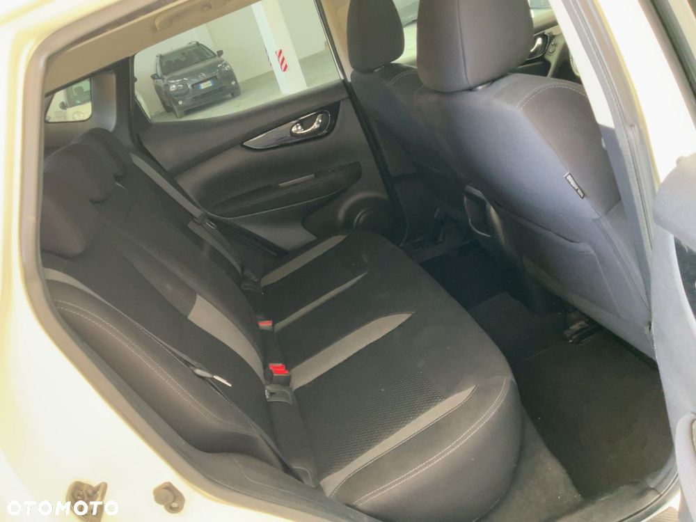 Nissan Qashqai 1.6 DCi Xtronic TEKNA - 9