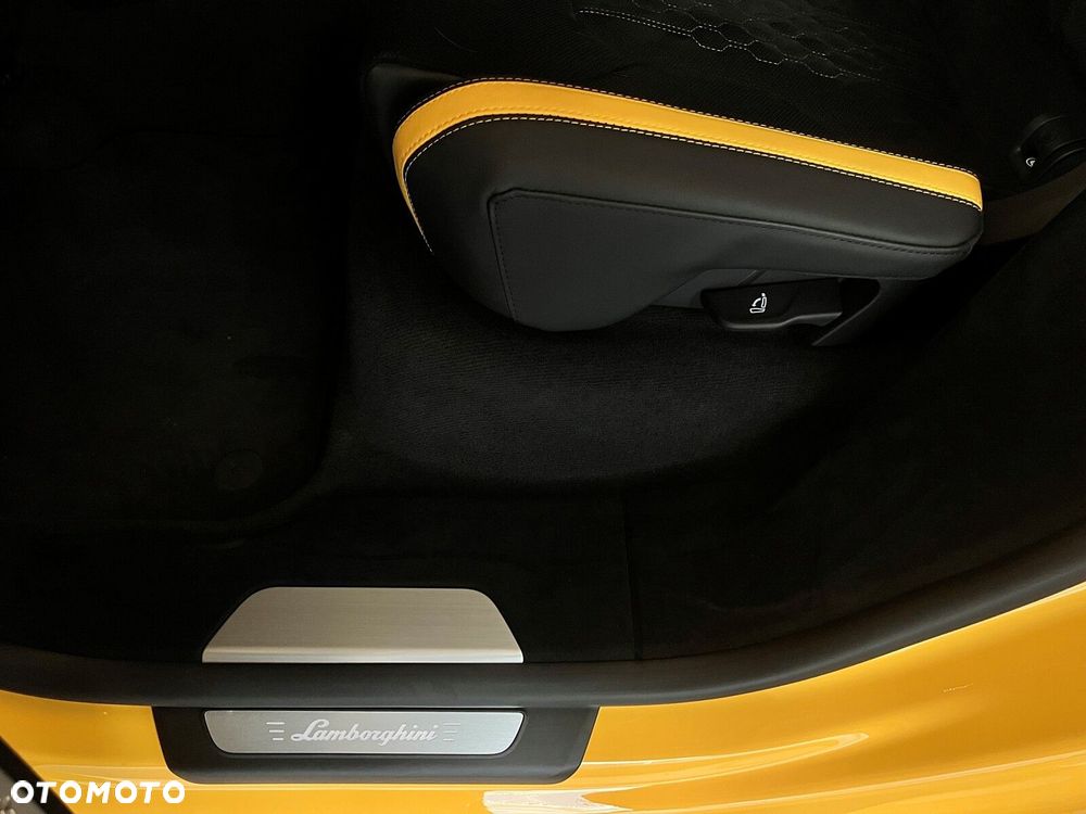 Lamborghini Urus - 12