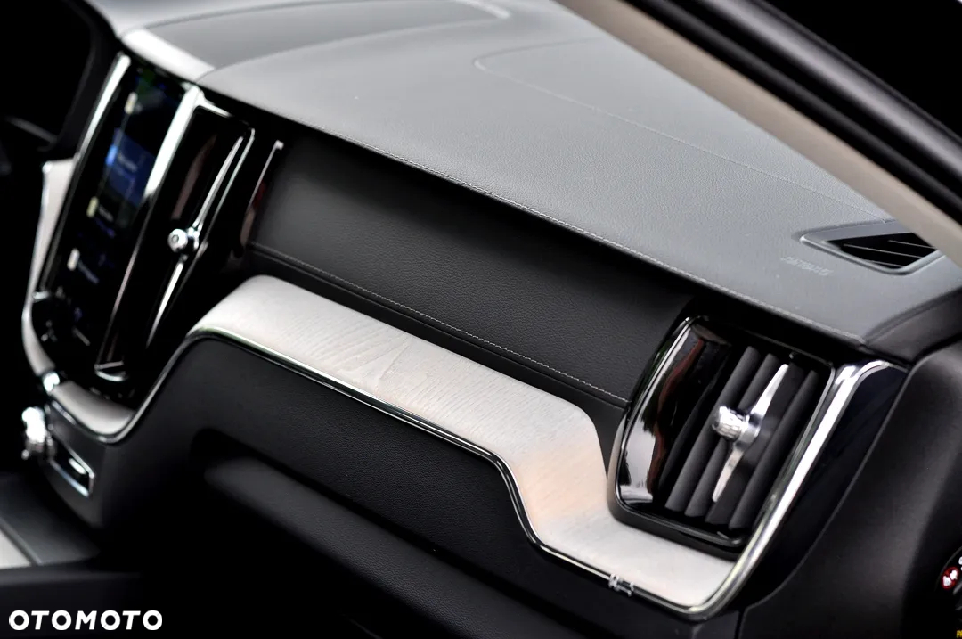 Volvo XC 60 B4 D AWD Inscription - 34