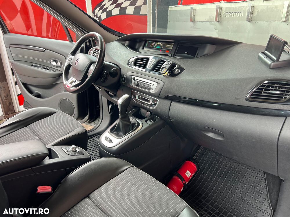 Renault Megane 1.5 dCi Dynamique Aut. - 8