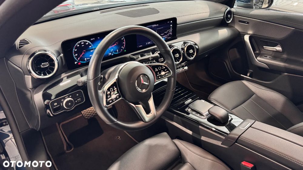 Mercedes-Benz CLA 180 Progressive 7G-DCT - 11