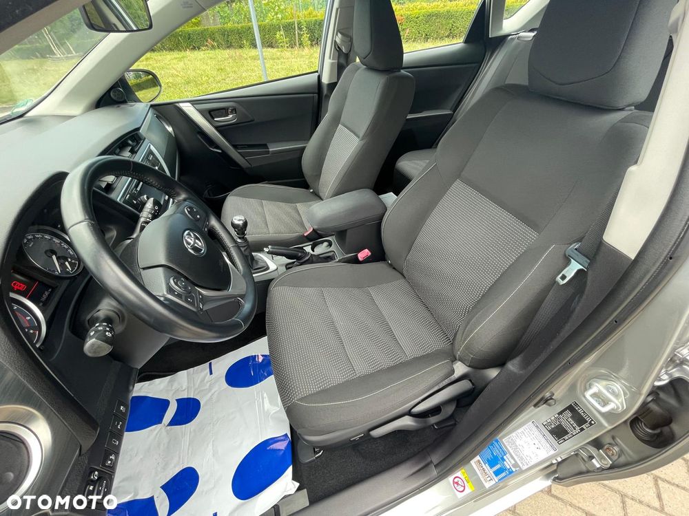 Toyota Auris 1.6 Valvematic Executive - 10