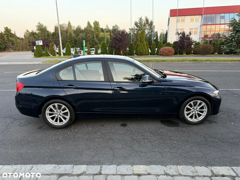 BMW Seria 3 328i xDrive Sport-Aut Luxury Line - 17