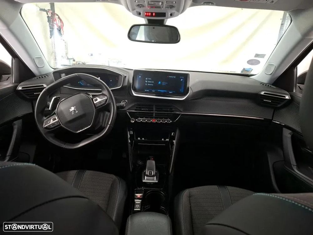 Peugeot 2008 1.2 PureTech Allure EAT8 - 4