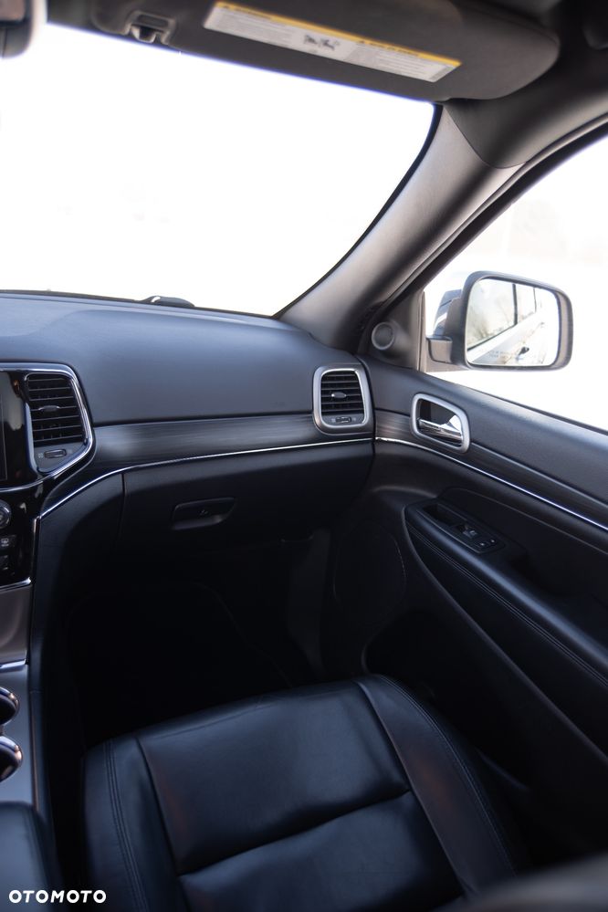 Jeep Grand Cherokee - 12