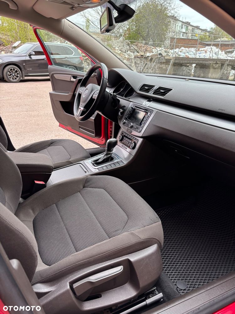 Volkswagen Passat - 12