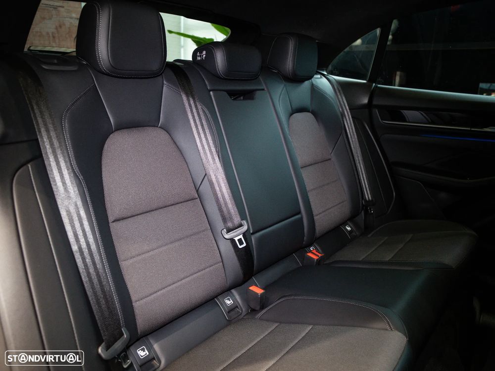 Porsche Macan Electric 4 - 33