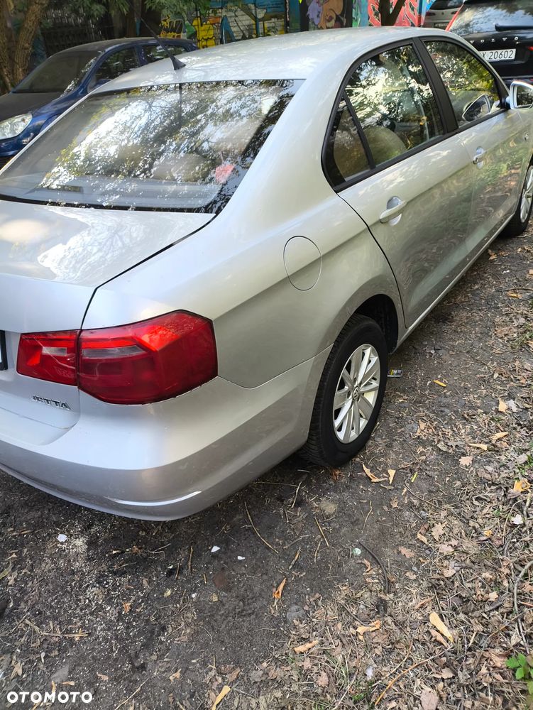 Volkswagen Jetta - 2