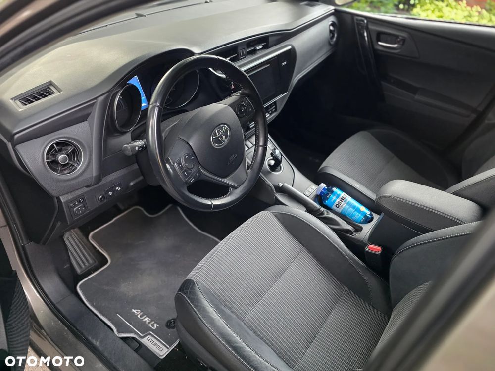Toyota Auris Hybrid 135 Prestige - 6