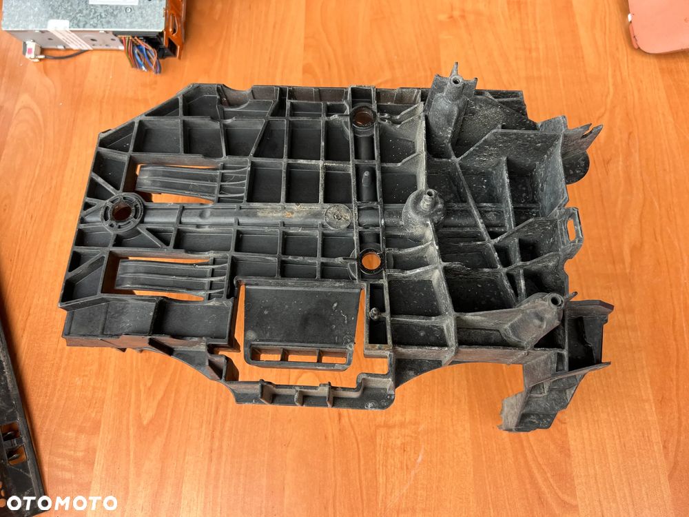 PODSTAWA AKUMULATORA PEUGEOT RIFTER 9686469580 - 2