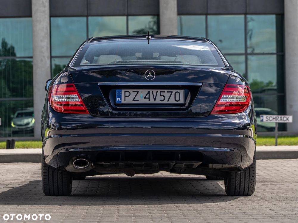 Mercedes-Benz Klasa C 250 CGI BlueEff - 9