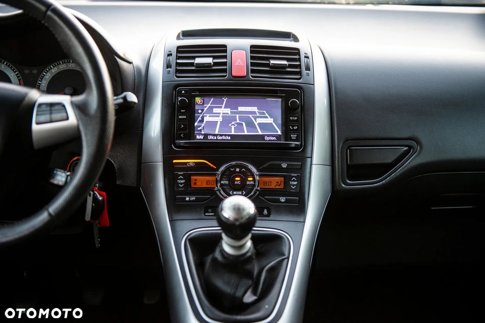Toyota Auris 1.6 Executive - 32