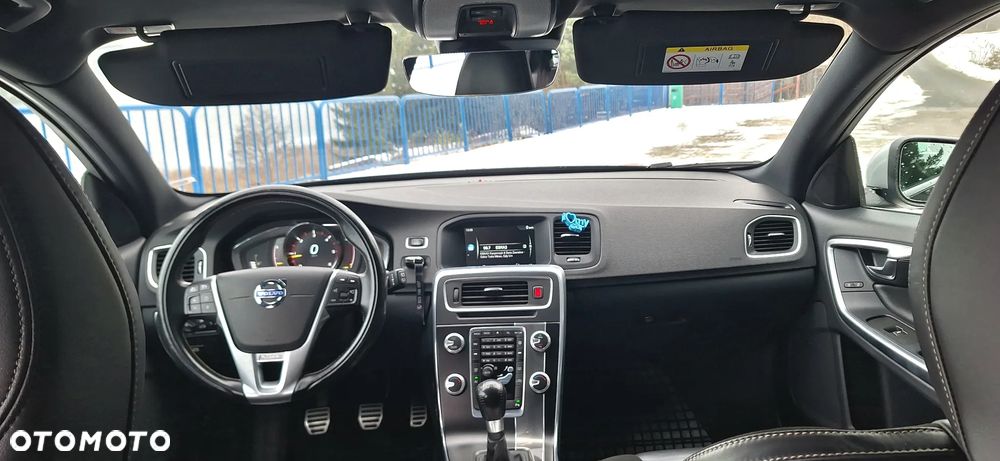 Volvo V60 D3 R-Design - 10