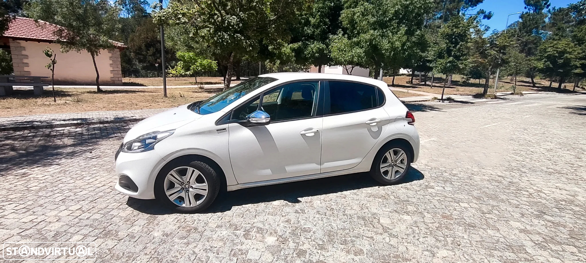 Peugeot 208 1.2 PureTech Signature - 8