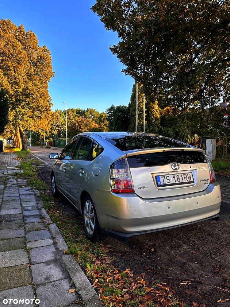 Toyota Prius 1.5 VVT-i Prestige - 4