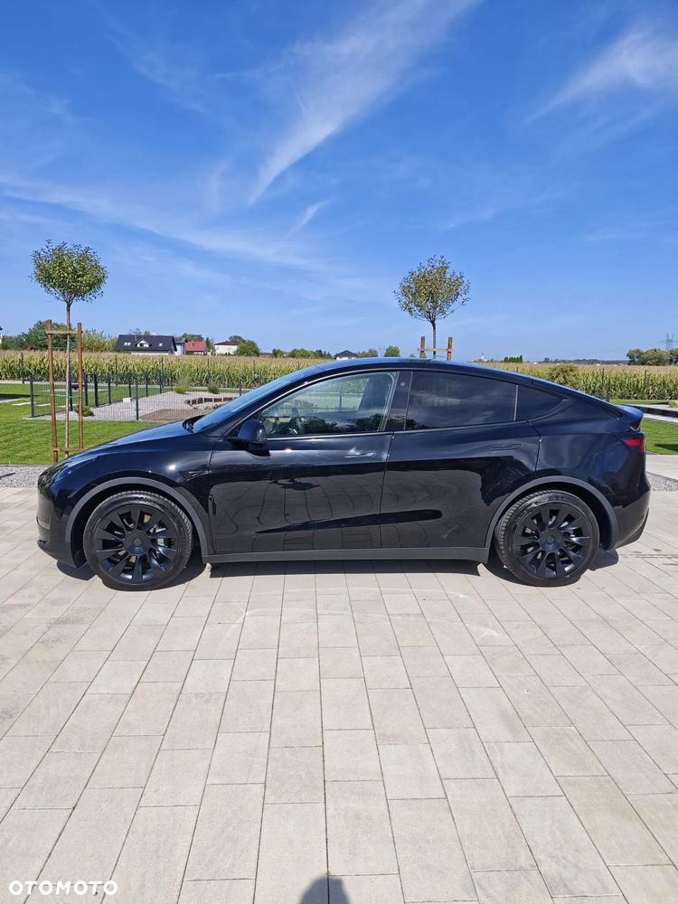 Tesla Model Y Long Range AWD - 2
