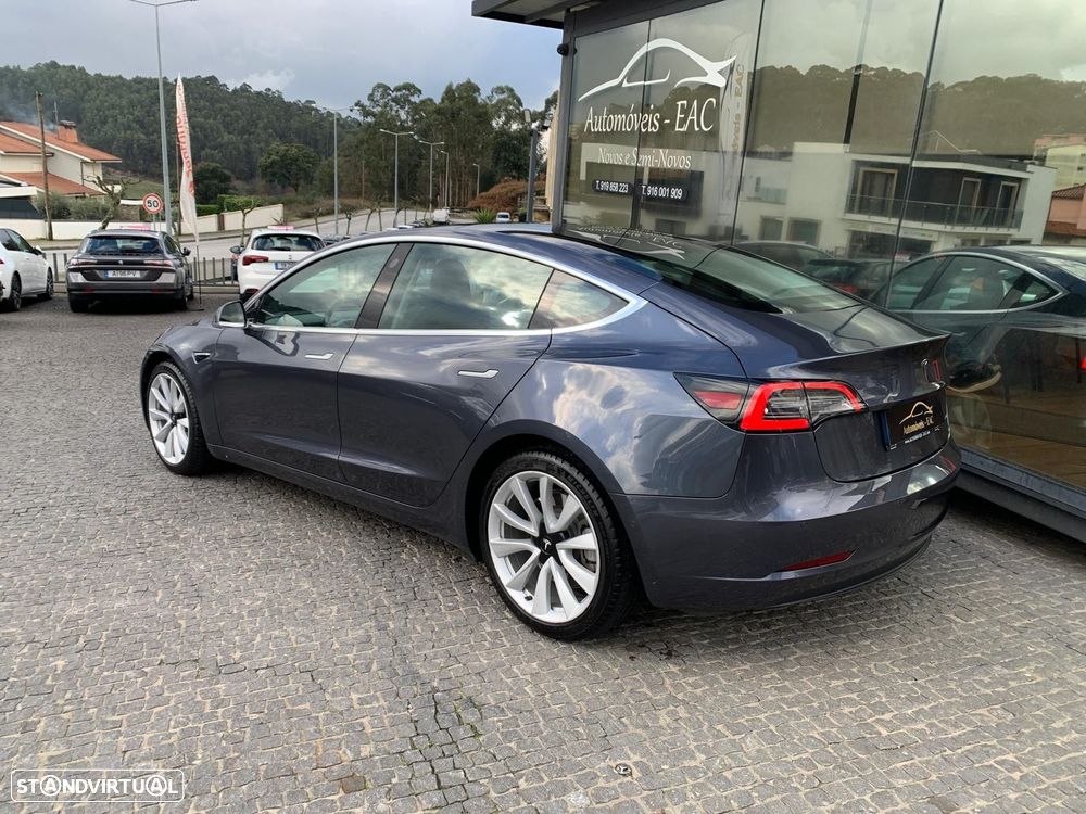 Tesla Model 3 - 9