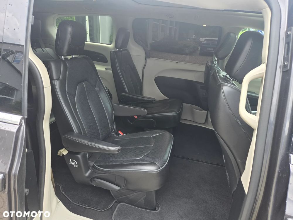 Chrysler Pacifica - 13