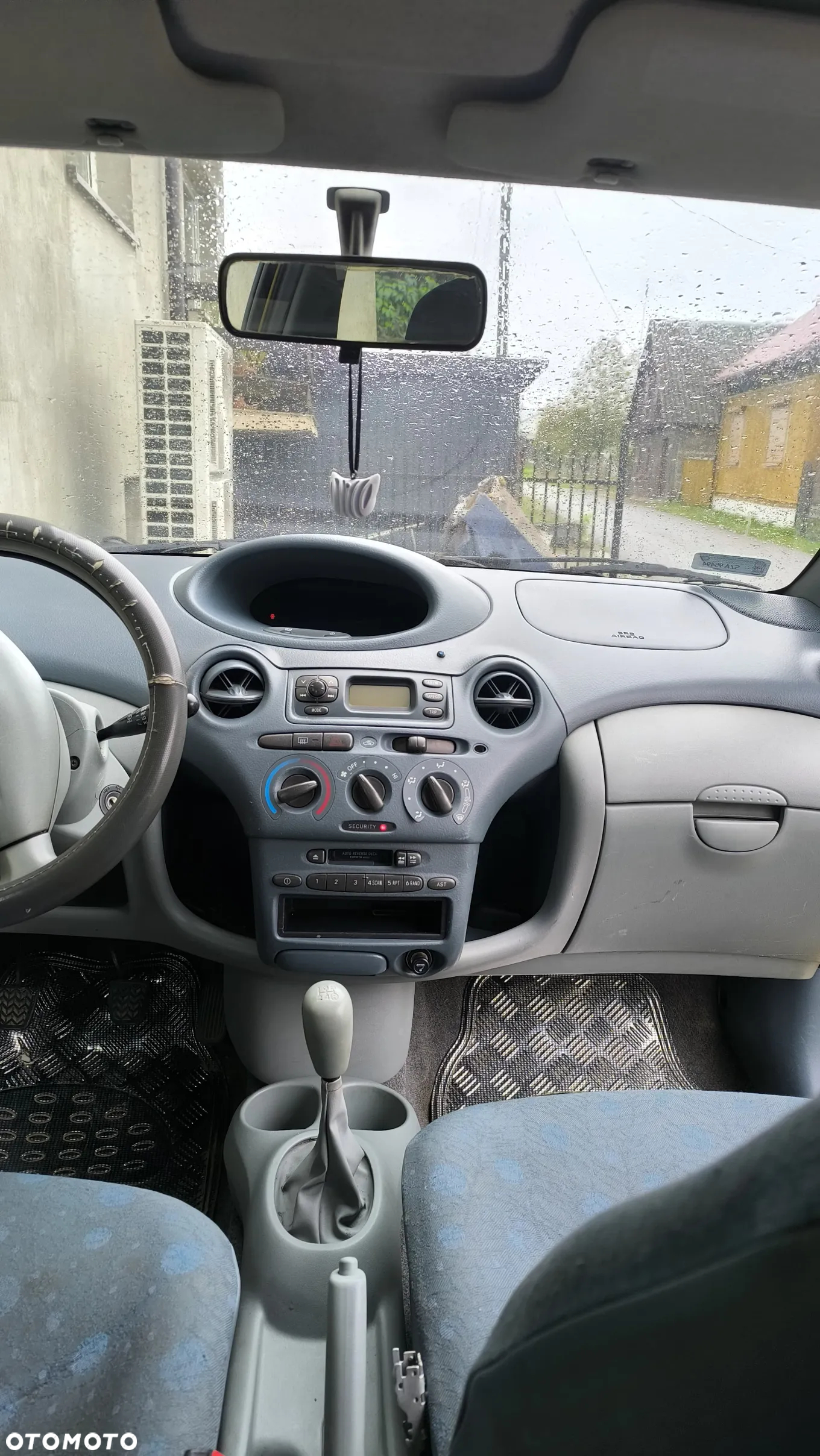 Toyota Yaris 1.0 Base - 5