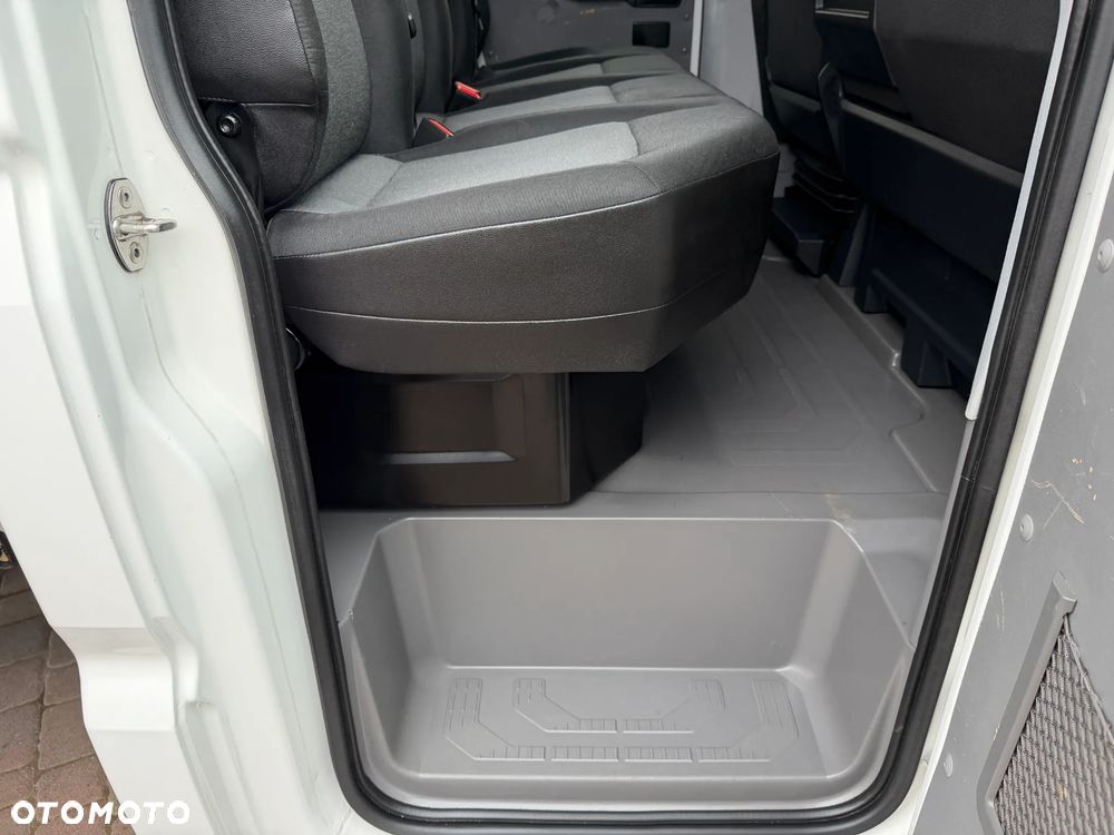 Volkswagen Crafter Doka Brygadówka 7 osób - 31