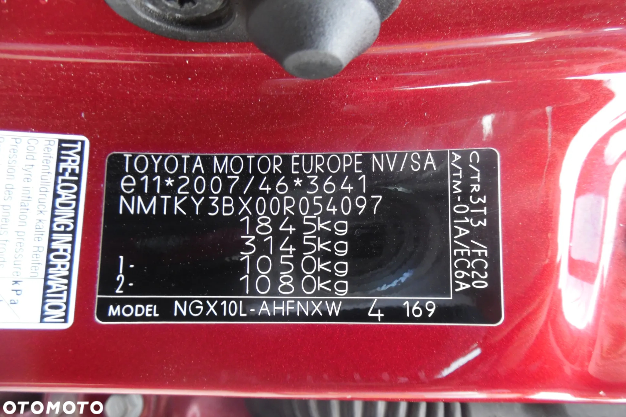 Toyota C-HR 1.2 T Premium - 24