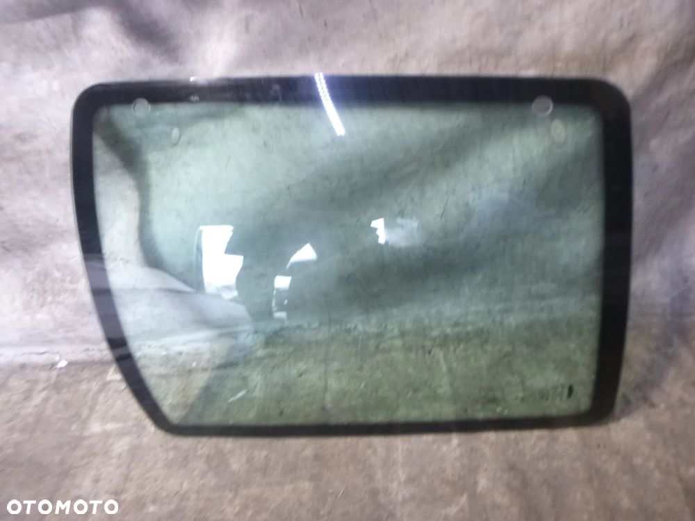 nowa szyba narożna narożnikowa tył prawa case 85 95 115 105 new holland td5.65 85 95  1002209146 - 1