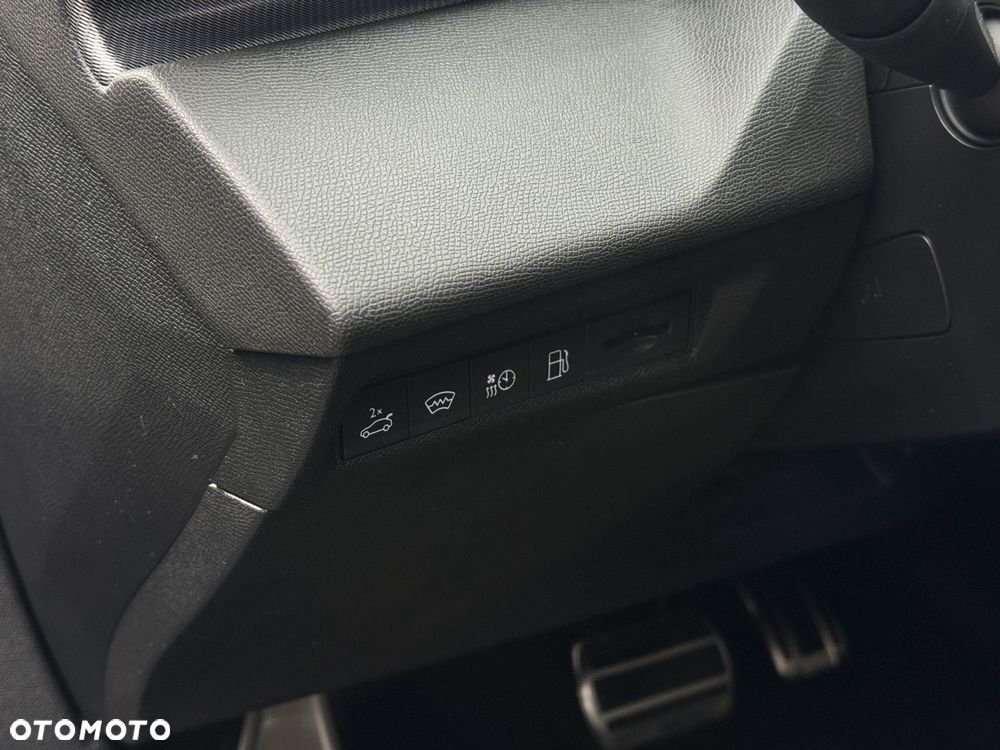 Peugeot 308 1.6 Hybrid PHEV GT EAT8 - 23