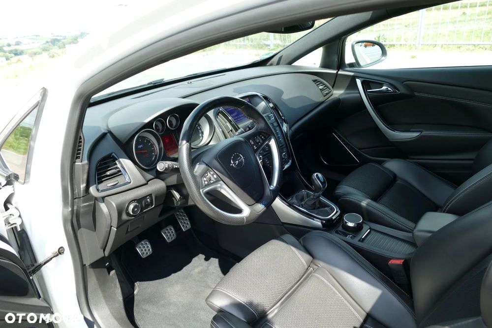 Opel Astra IV GTC OPC - 10