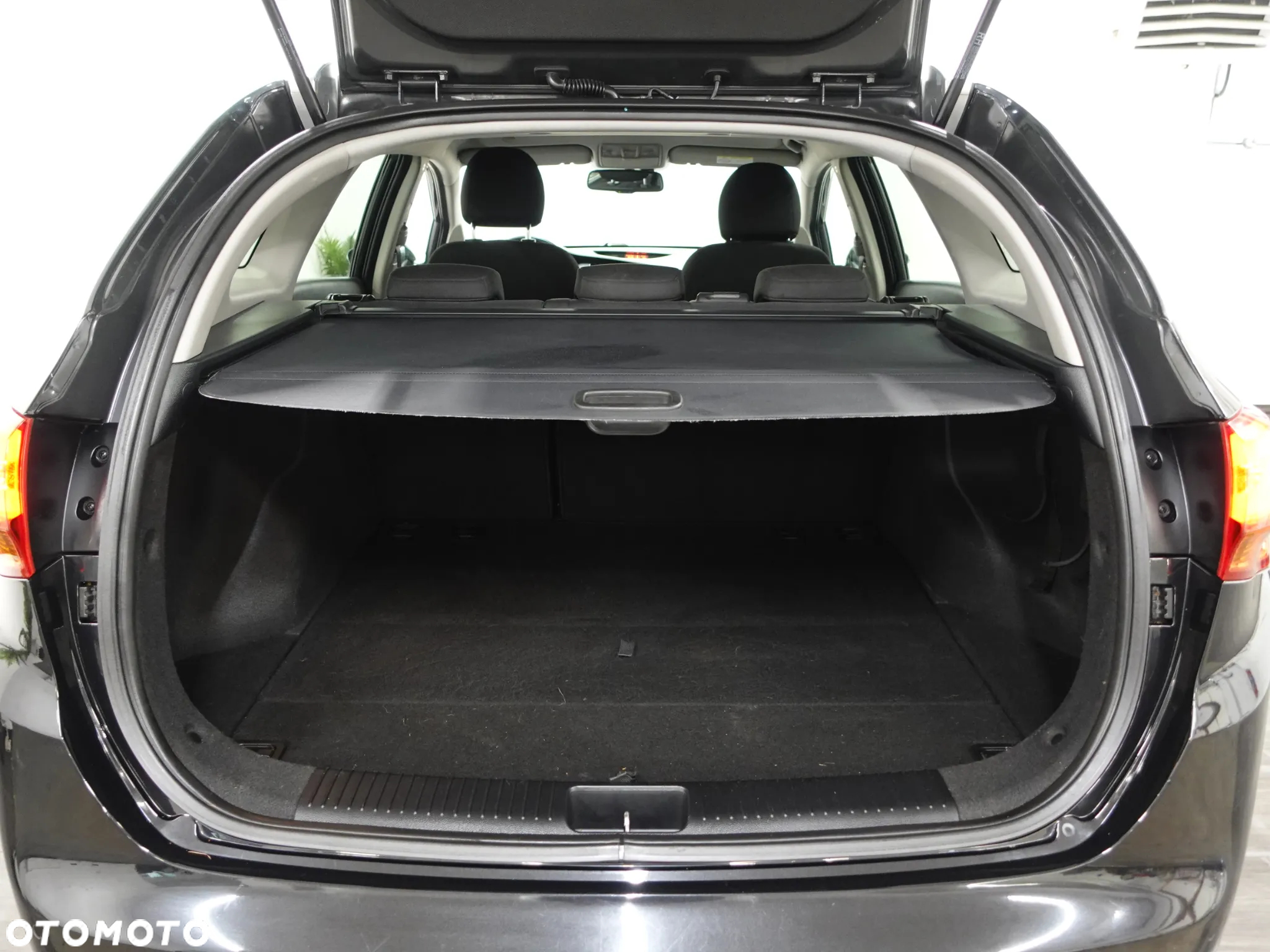 Kia Ceed 1.6 GDI ISG SW Spirit - 26